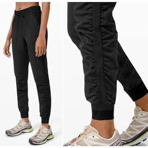 Lululemon Athletica Black Beyod The  Studio Joggers Size 6 Women's Pants